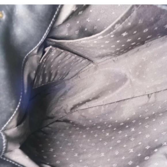 🌟RARE🌟 leather studded hobo Louis Vuitton - Picture 7 of 13